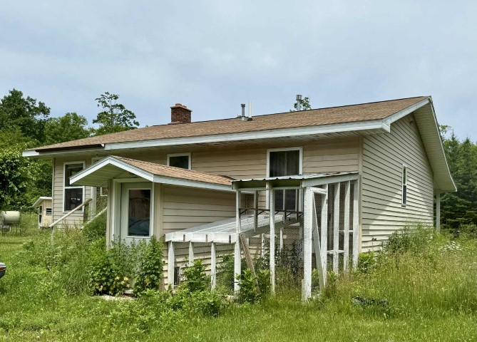 The “OFF GRID” Detwiler Home @ 27535 West Side Rd.