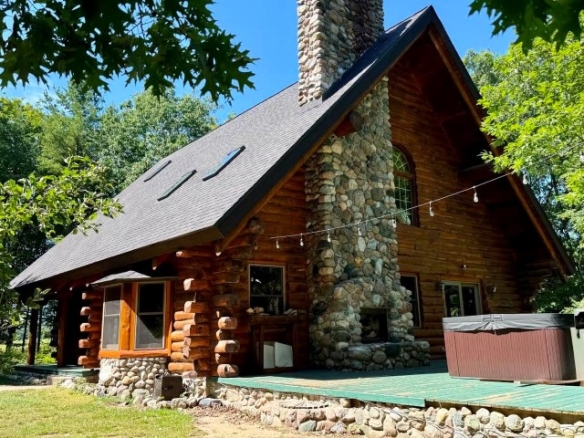 The Log Home “Shanoule” – 27715 Paid een Og’s Road