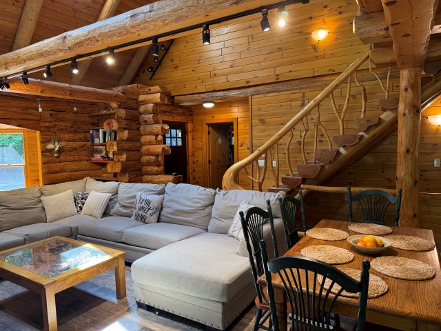 The Log Home “Shanoule” – 27715 Paid een Og’s Road
