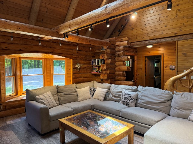 The Log Home “Shanoule” – 27715 Paid een Og’s Road