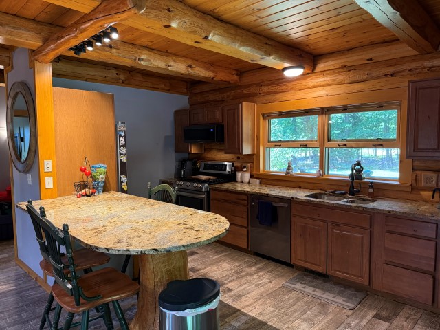 The Log Home “Shanoule” – 27715 Paid een Og’s Road