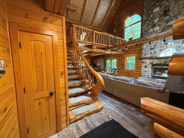The Log Home “Shanoule” – 27715 Paid een Og’s Road