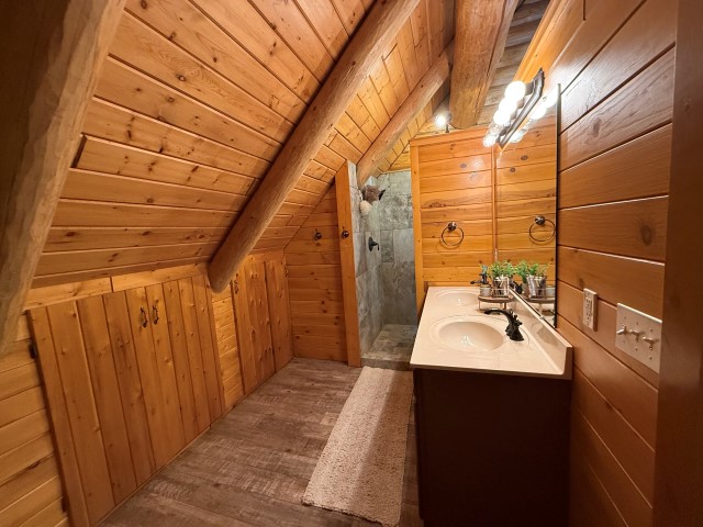 The Log Home “Shanoule” – 27715 Paid een Og’s Road