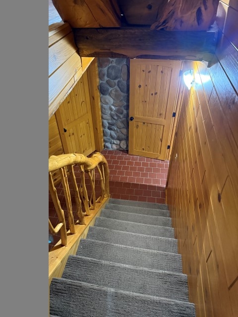 The Log Home “Shanoule” – 27715 Paid een Og’s Road