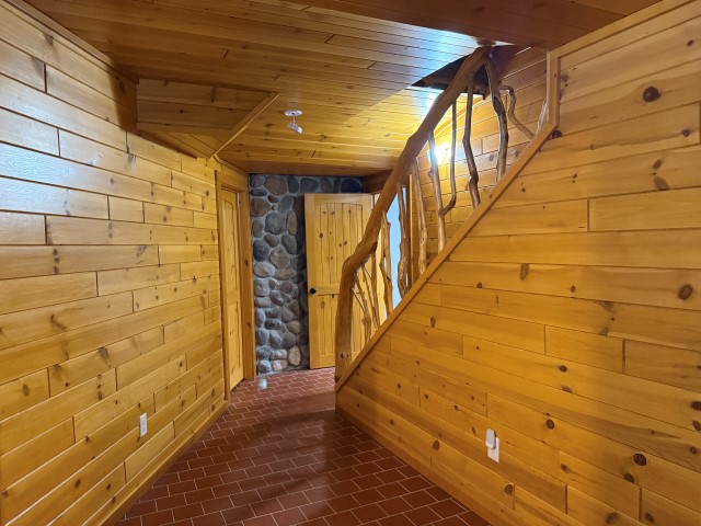The Log Home “Shanoule” – 27715 Paid een Og’s Road