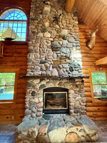 The Log Home “Shanoule” – 27715 Paid een Og’s Road