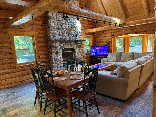 The Log Home “Shanoule” – 27715 Paid een Og’s Road