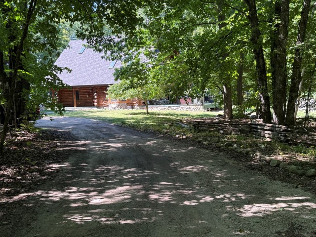 The Log Home “Shanoule” – 27715 Paid een Og’s Road